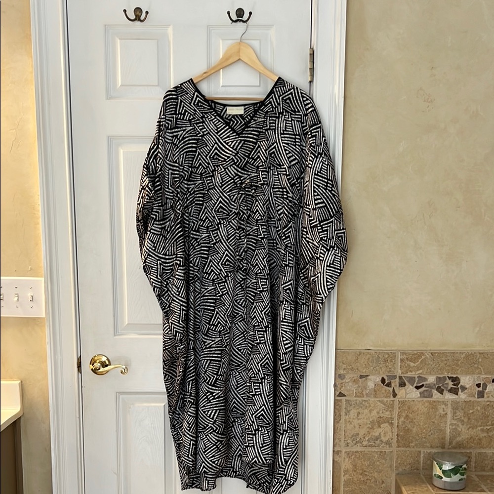 Versatile Bobbie Brooks Black and White Geometric Sleepwear
